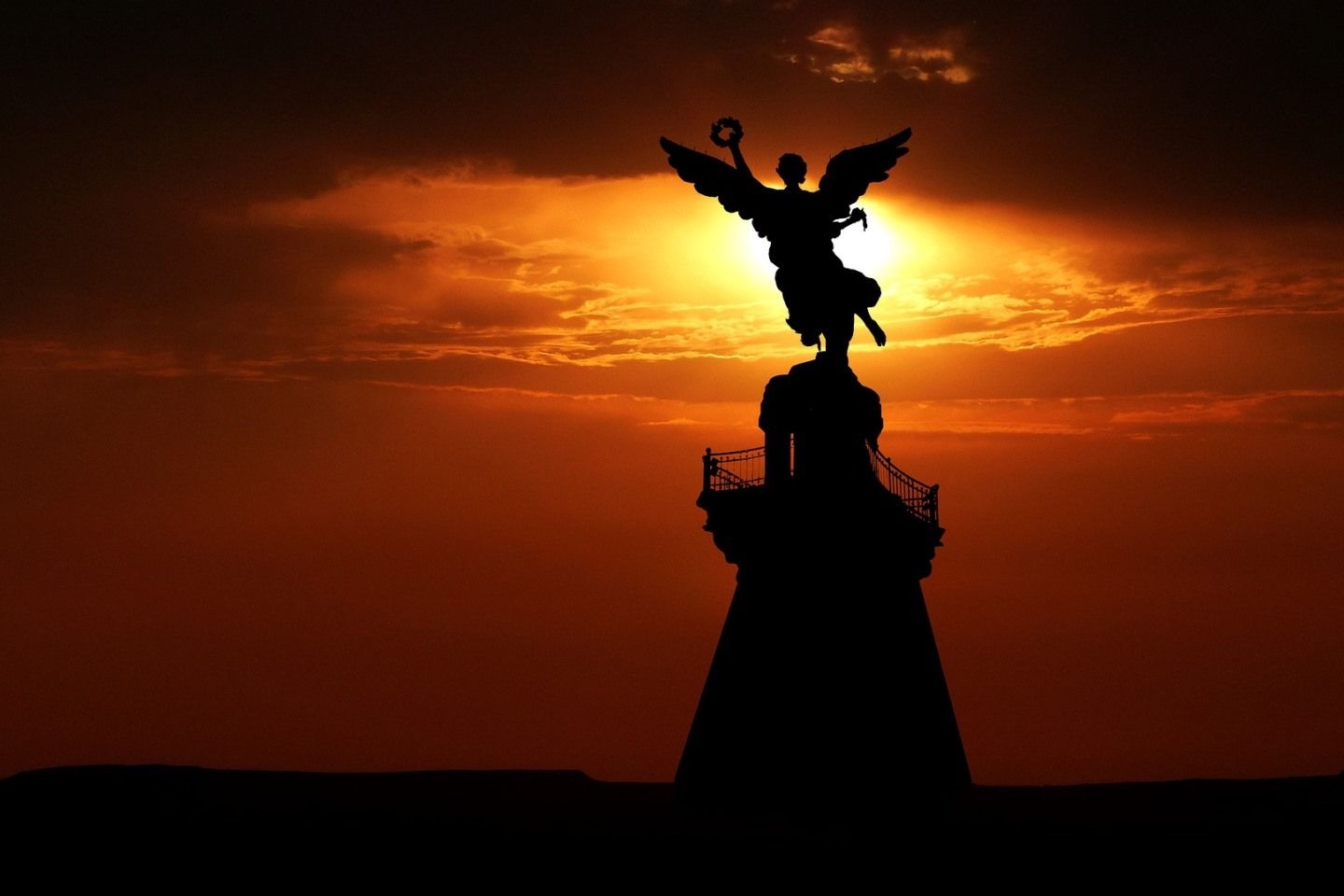 Victory Statue Sunset
Pixabay.com